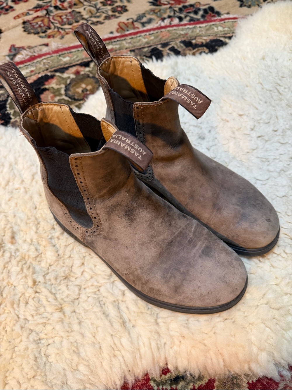 Blundstone Chelsea Boot Women’s size 6.5 US SIZE 9.5